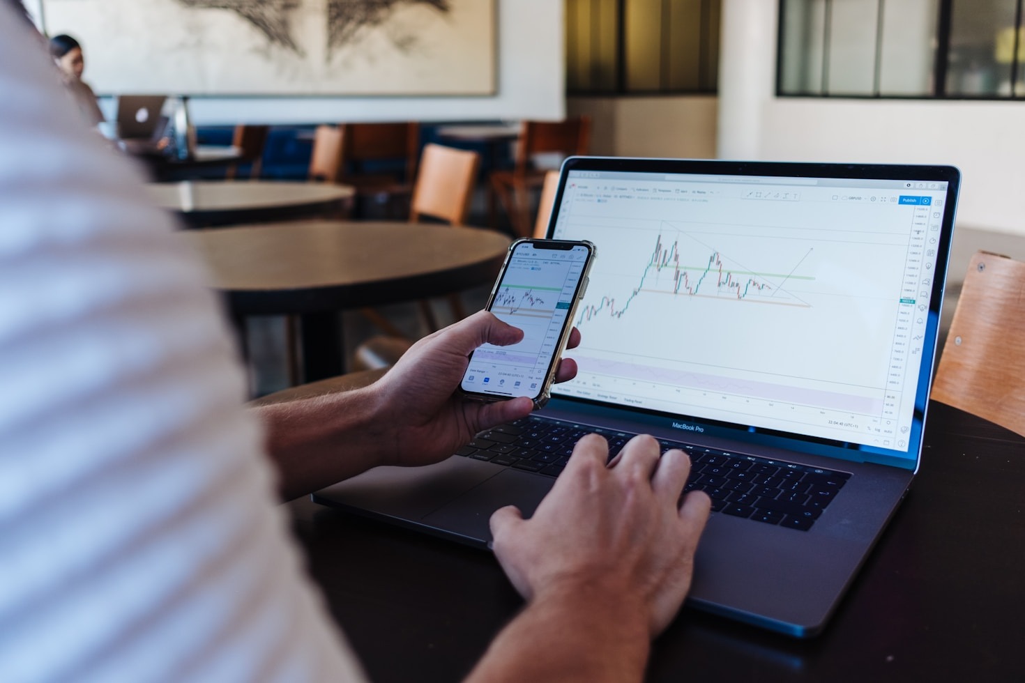 Top Tools for Tracking Market Trends